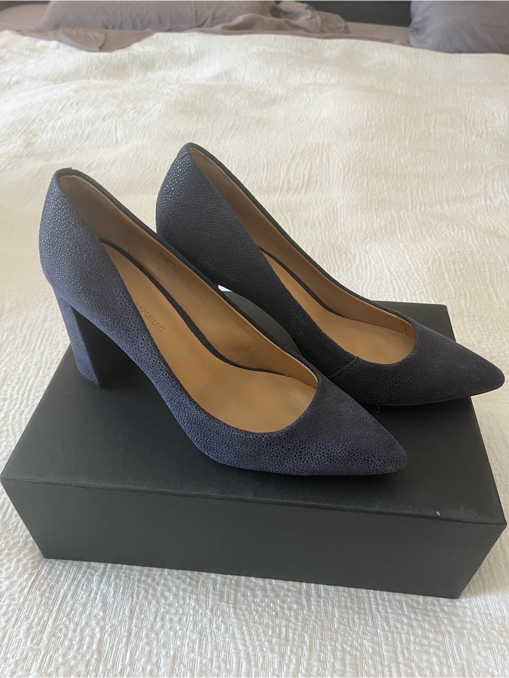 Women's Navy Pointed-Toe Block Heel Pumps